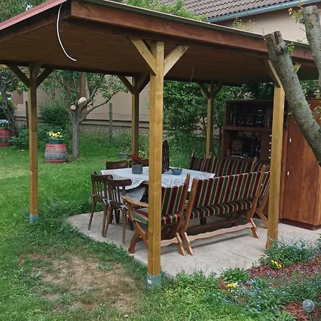 Tulipan Vendeghaz * Kosihy nad Iplom